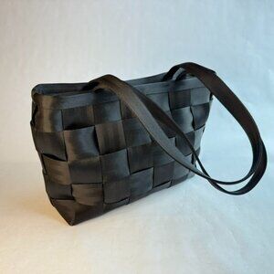 Harveys Black Original Seatbelt Bag Medium Size with Zipper Closure